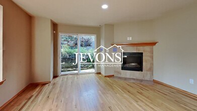 Building Photo - 13721 Greenwood Ave N