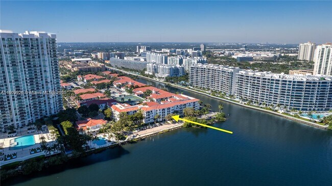 Foto del edificio - 3255 NE 184th St