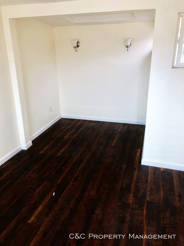 Building Photo - Free Standing Studio In Lower Seaside