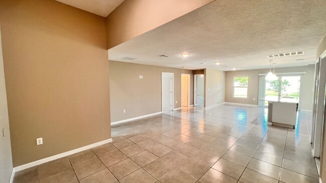 Building Photo - BEAUTIFUL 4 BD/2BA Home in Palm Bay!!