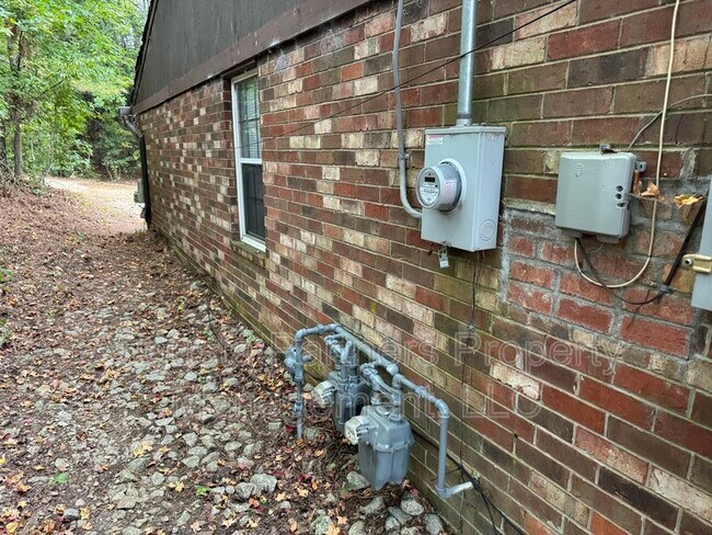 Building Photo - 153 Stoneybrooks Pl