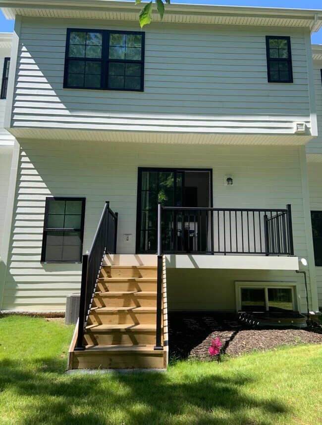 Cubierta - 304 Thurgood Dr