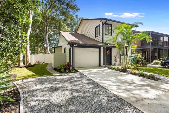 Building Photo - 805 N Clake Ave