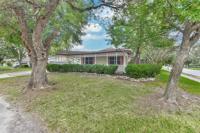 Building Photo - 5502 Hewitt Dr