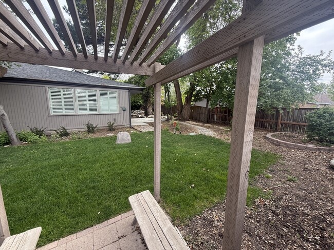 Photo - 1576 E Lakewood Dr House