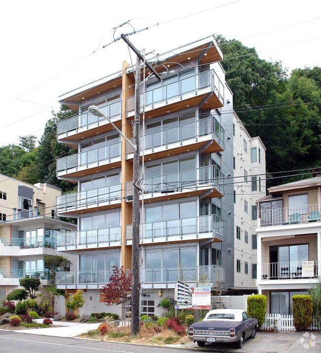 Building Photo - 1350 Alki SW