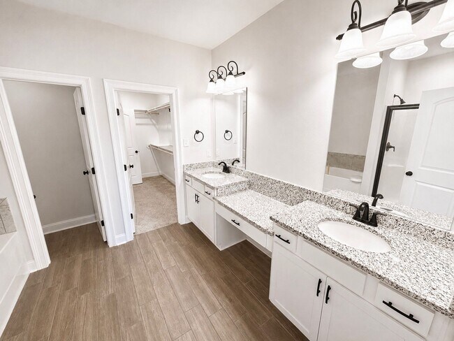 Foto del edificio - 915 Hackberry Dr