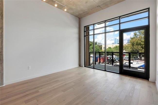 Foto del edificio - 310 Comal St
