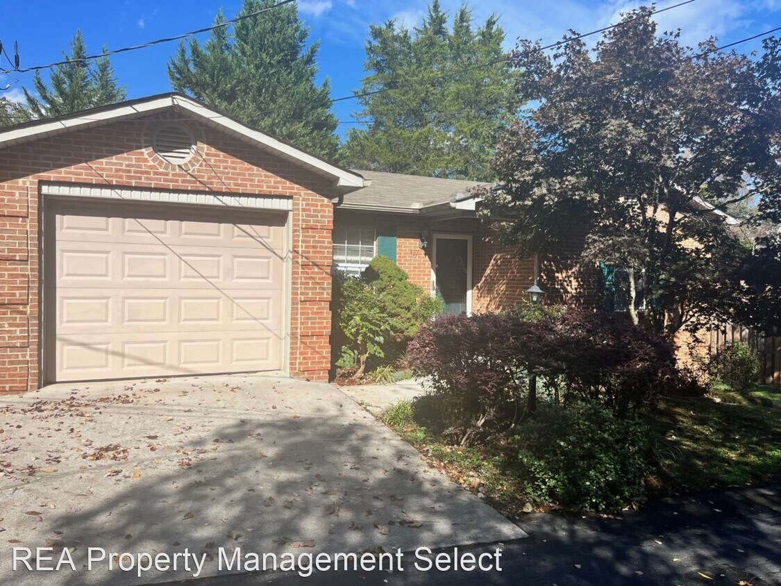 2 br, 2 bath House 1427 Ebenezer Road House Rental in Knoxville, TN