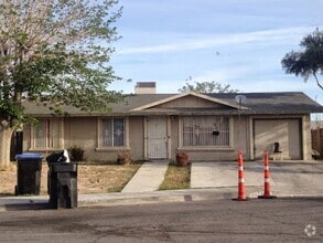 Building Photo - 3128 E Custis Cir