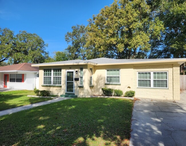Building Photo - 313 W Palm Dr