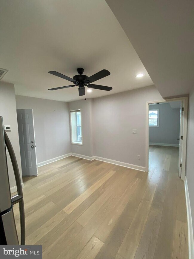 Foto del edificio - 5225 Warrington Ave