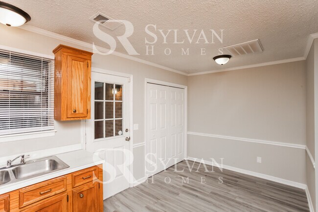 Building Photo - Enjoy living the good life in this 2 bedro...