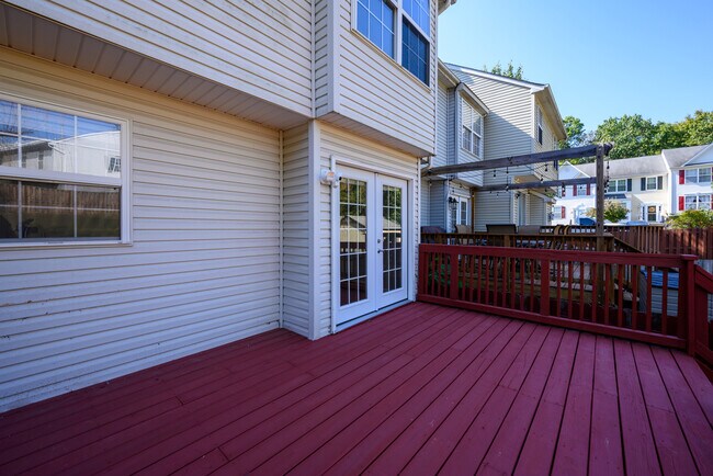 Deck - 105 Brenwick Ct
