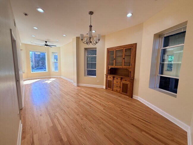 Foto del edificio - 1334 N Ridgeway Ave