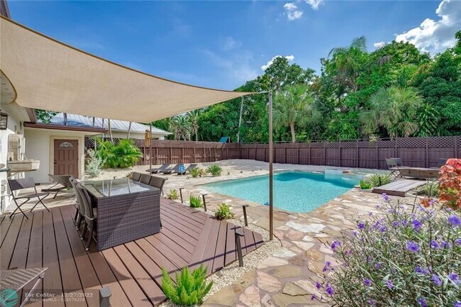 1512 NE 17th Way photo'