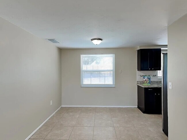 Foto del edificio - 2833 Linwood Dr