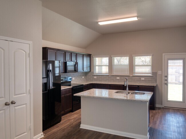 Building Photo - 623 Fallbrook Dr