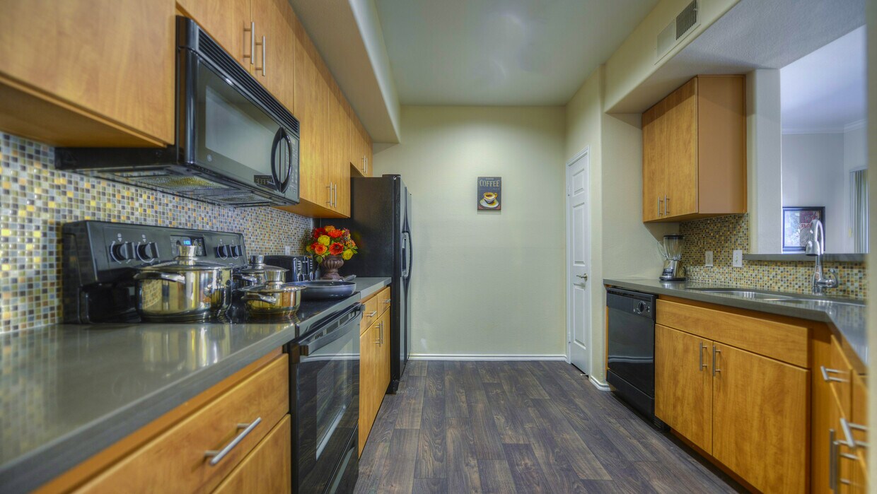 Kitchen - 8275 Bell E Rd
