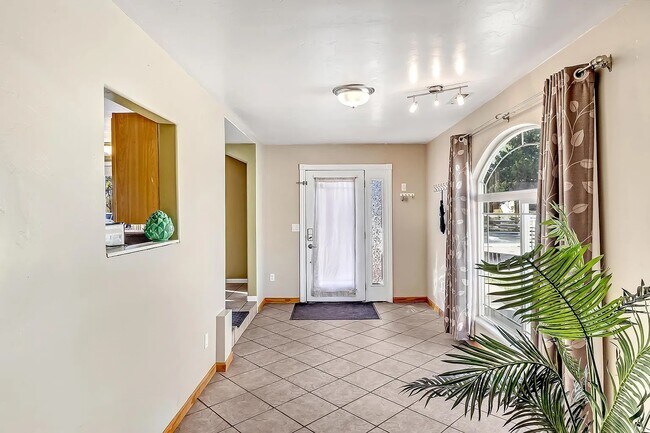 Foto del edificio - 1420 Pinyon Ave