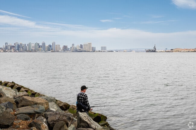 Harbor Island Park overlooks the San Diego Bay and is great for fishing in the Midway District.