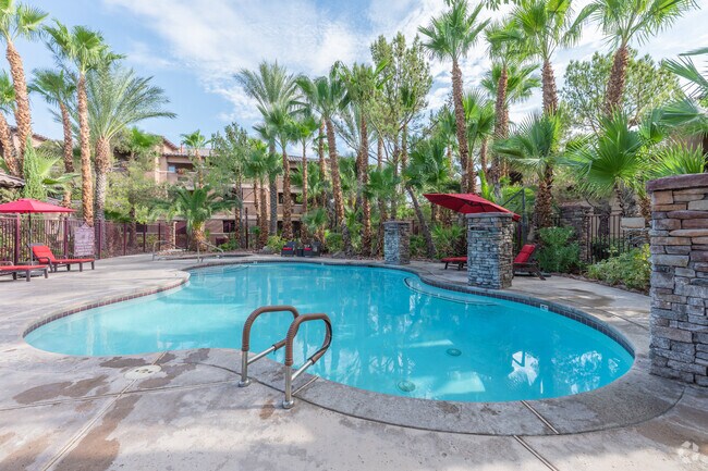 Piscina - Carefree Senior Living at the Willows (55+)