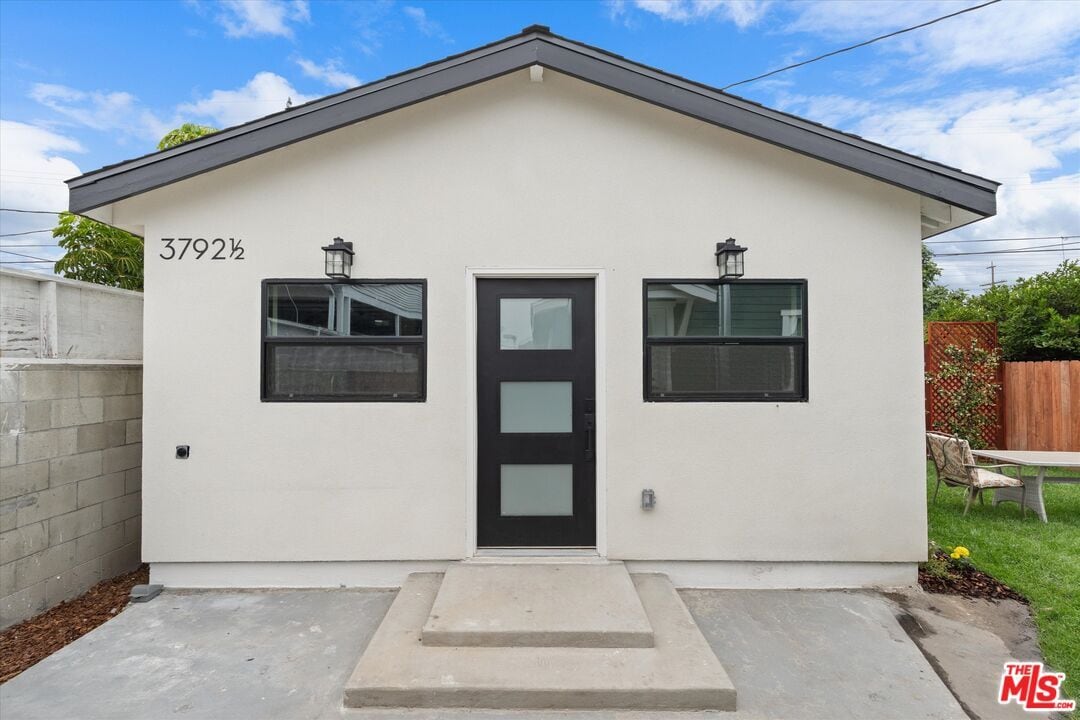 Primary Photo - 3792 S Van Ness Ave
