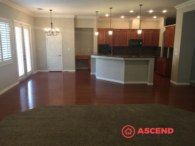 Foto del edificio - Charming Home in Olive Dr Area!