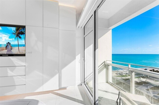 Foto del edificio - 6801 Collins Ave