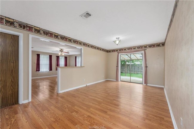 Building Photo - 4304 Green Valley Dr