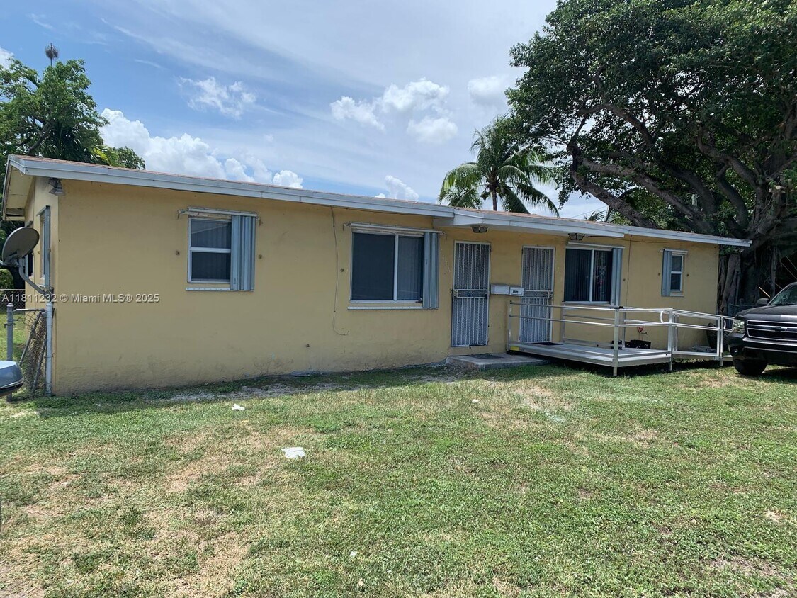 Primary Photo - 7446 NW 17th Ave