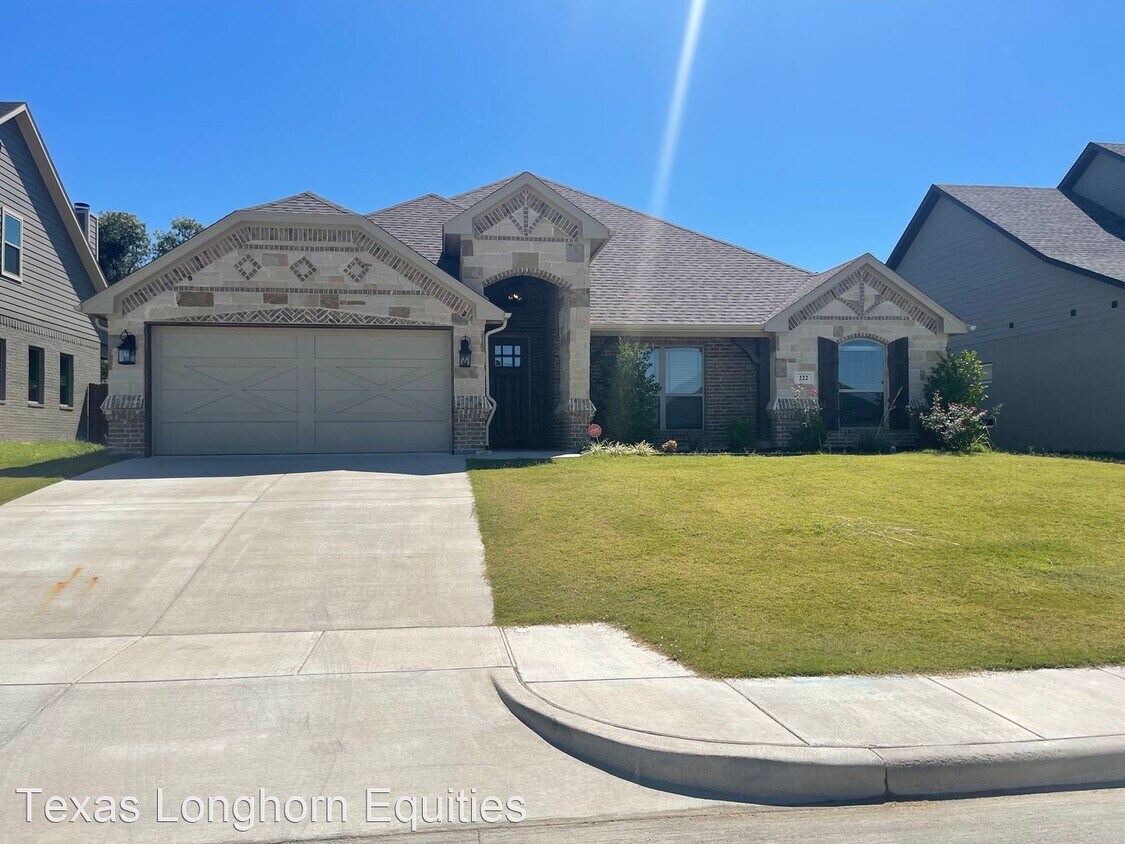Primary Photo - 4 br, 2 bath House - 222 Buckeye Dr.