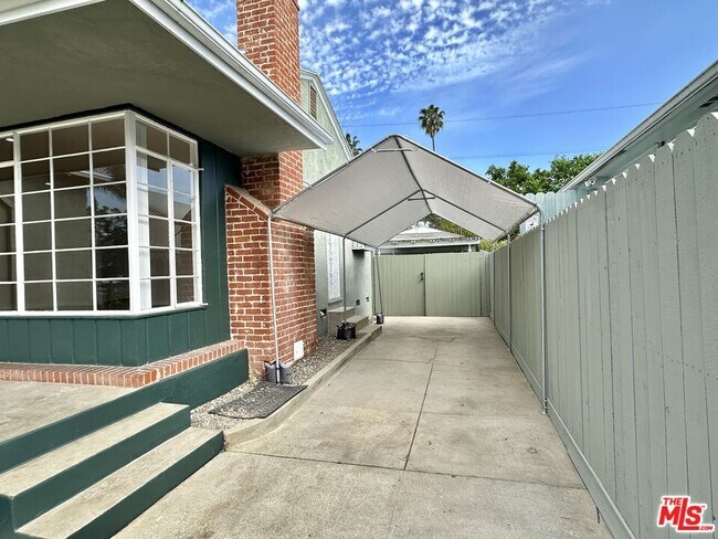 Foto del edificio - 1206 Greenacre Ave