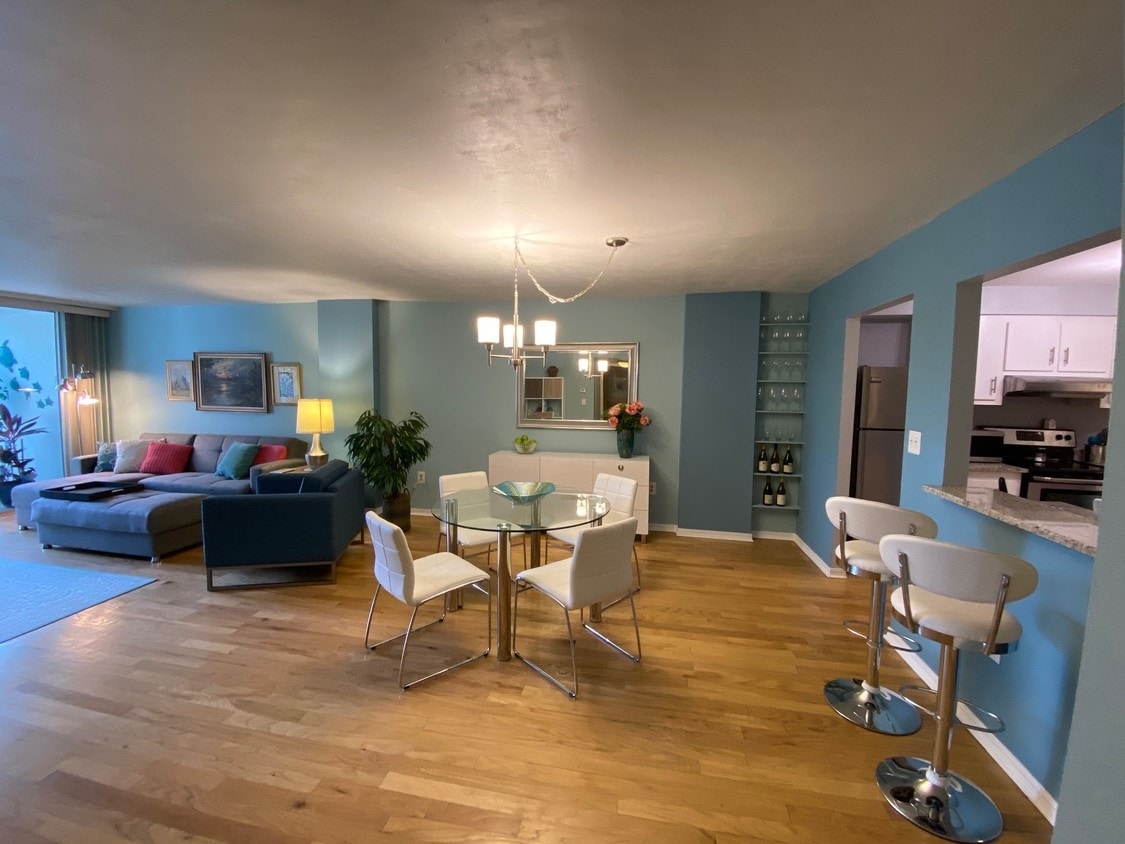 Spacious living/dining room combo - 700 Beach Dr NE