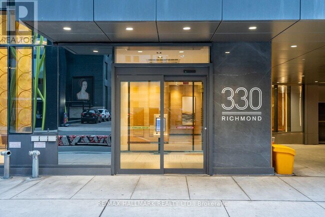 Photo du bâtiment - 330-330 Richmond St W