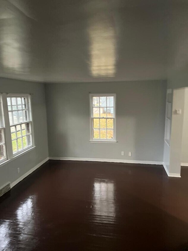 Foto principal - 349 Millicent Ave