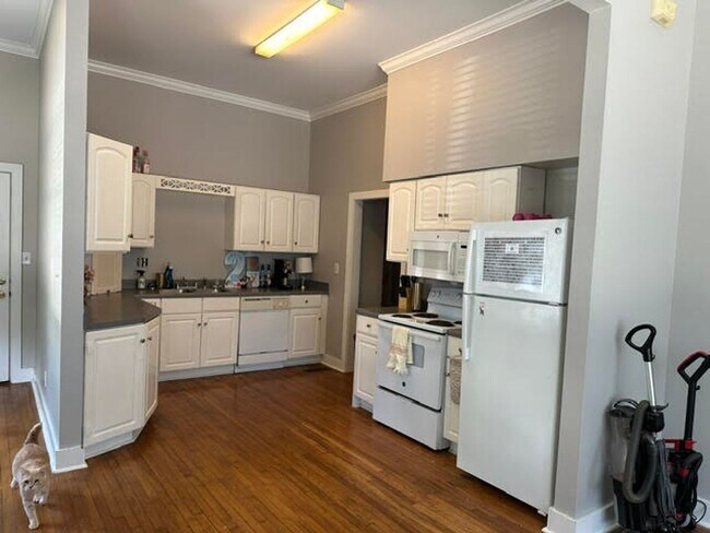 Foto del edificio - 425 Caplewood Dr