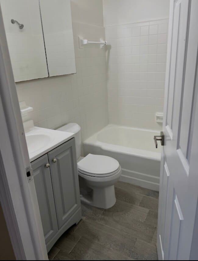 Building Photo - 1607 Hampshire Pl