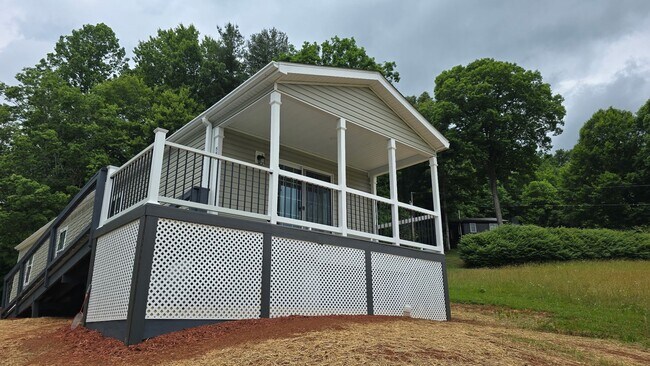 Foto del edificio - 557 Monteith Branch Rd