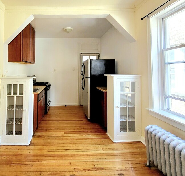 Building Photo - 3406 W Berteau Ave