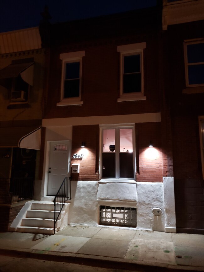 Foto del edificio - 1645 N Newkirk St