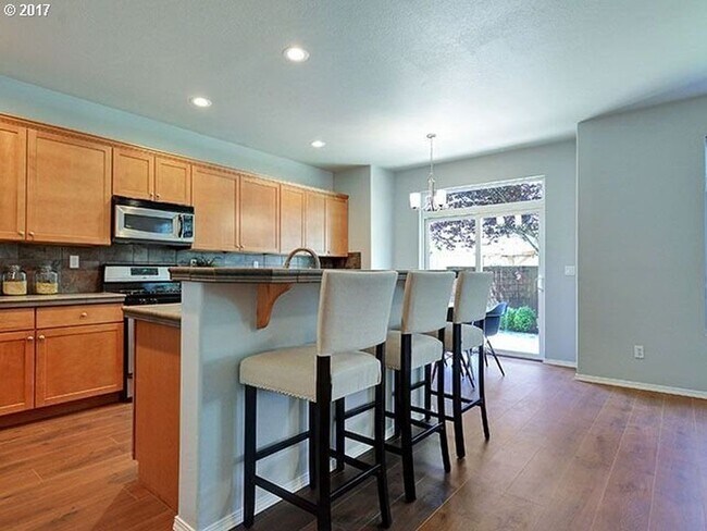 Foto del edificio - Beautiful 4 bedroom/2.5 bath Home in Newberg