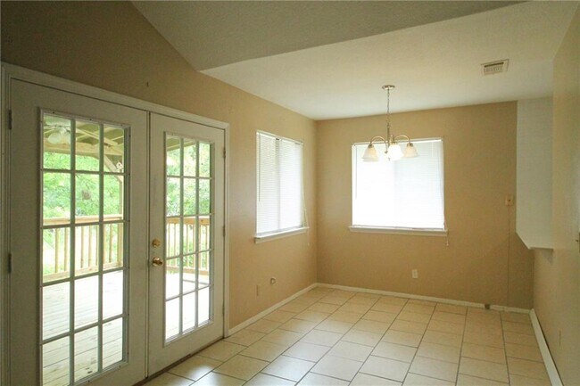 Building Photo - 427 Lake Creek Cir