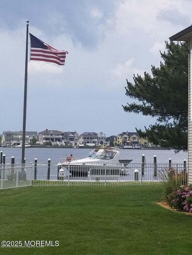 Primary Photo - 107 Wharfside Dr