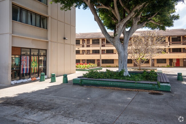 Building Photo - Hale Wainani