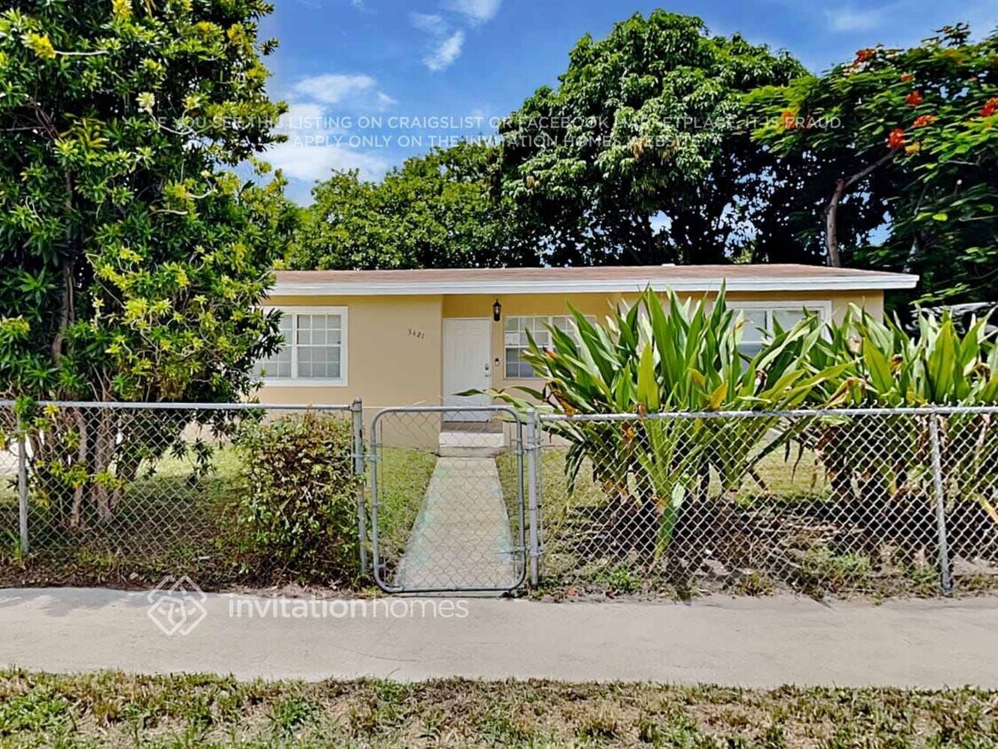 Foto principal - 3421 NW 1st St