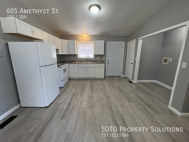 Building Photo - 605 Amethyst St