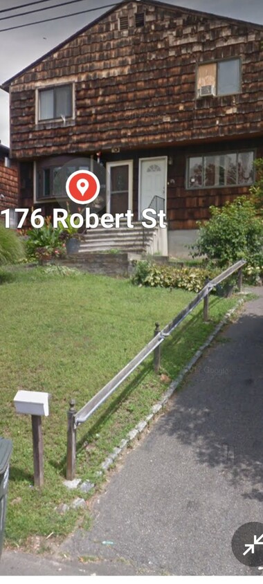 Primary Photo - 176 Robert St