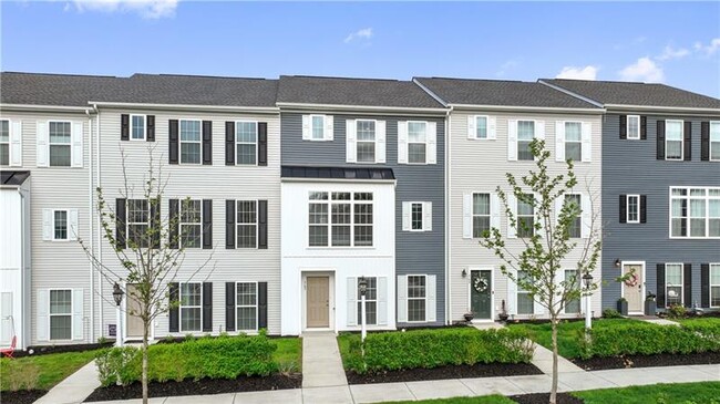 Building Photo - 167 Gress Rd