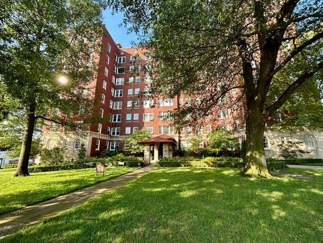 Primary Photo - Gorgeous Condo in Sophian Plaza!